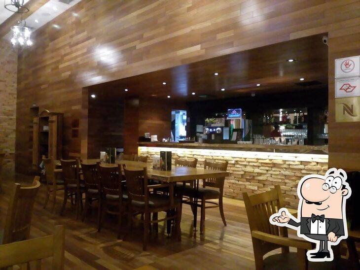 O interior do Madero Steak House Shopping Piracicaba.