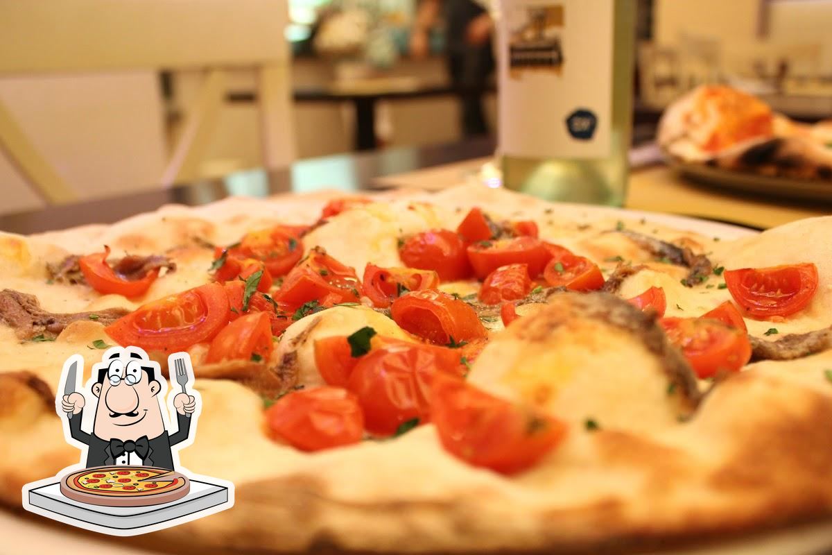 A Ristorante Giro Di Boa, puoi  goderti una bella pizza.