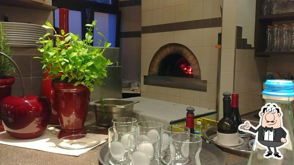 Siediti a un tavolo di Ristorante - Pizzeria Il Giardinetto.