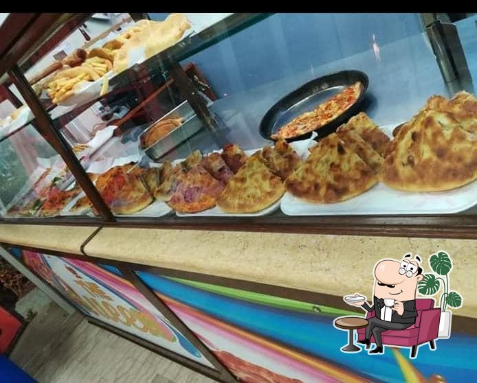 Dai un'occhiata agli interni di Pizzeria "The Queen".