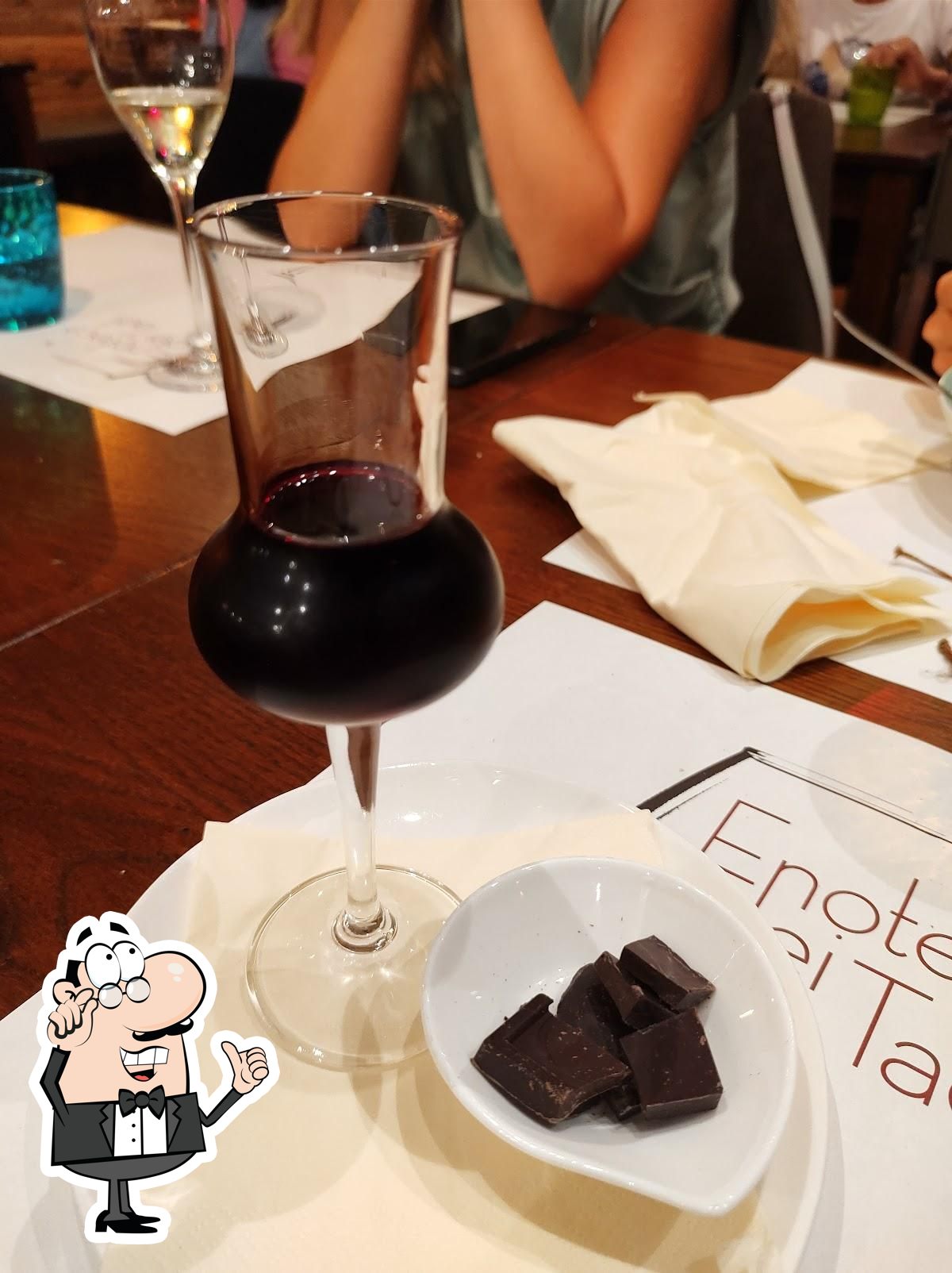 Gli interni di Enoteca Ristorante dei Tadi.