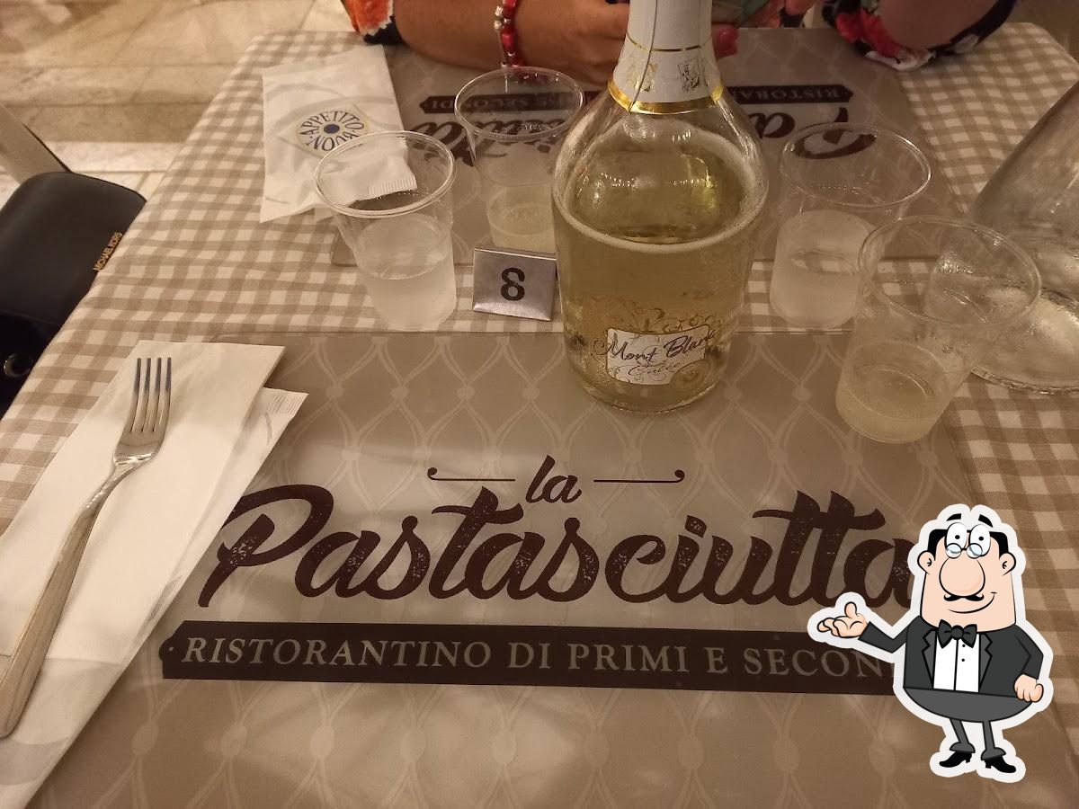 Dai un'occhiata agli interni di La Pastasciutta.