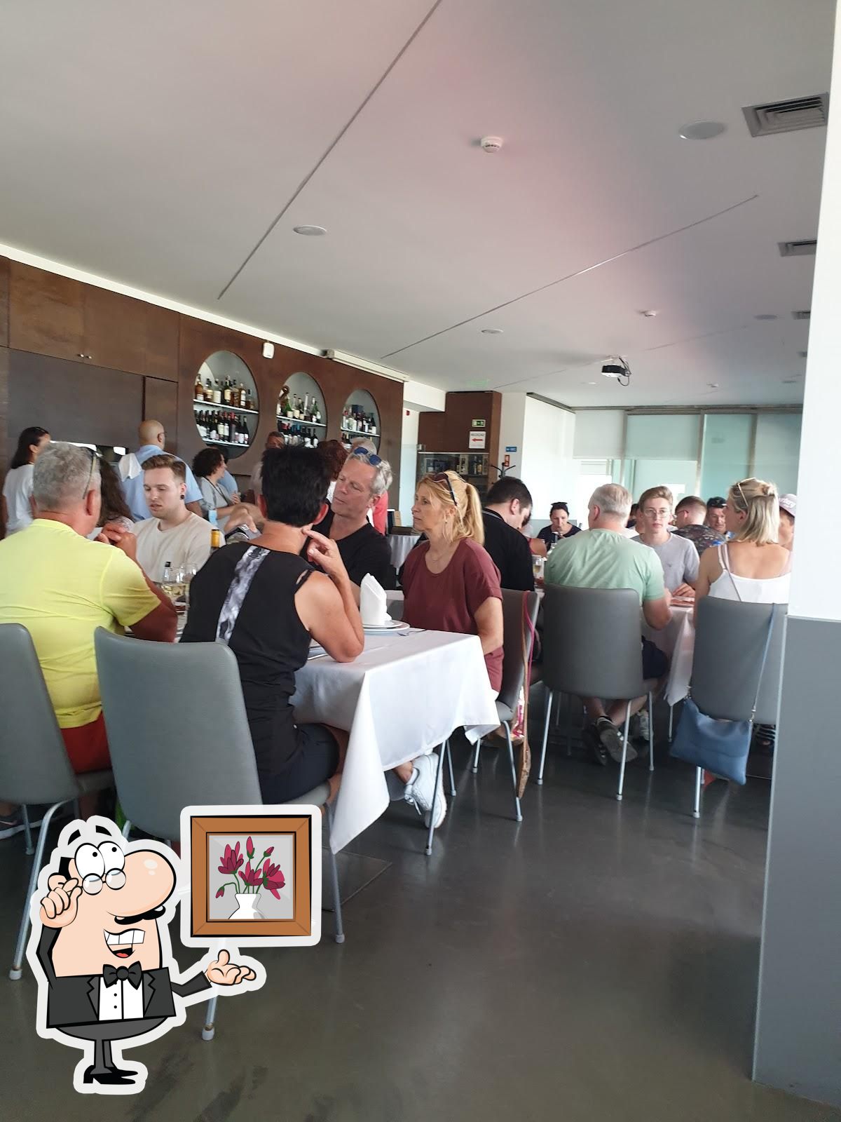Veja imagens do interior do Mauritânia Grill.