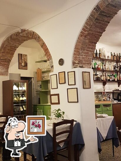 Siediti a un tavolo di Trattoria Osvaldo.