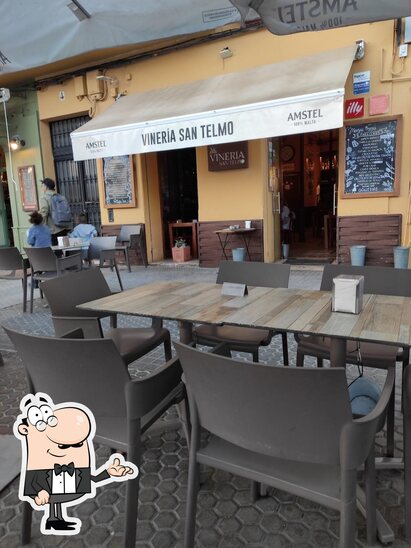 El interior de VINERIA SAN TELMO.