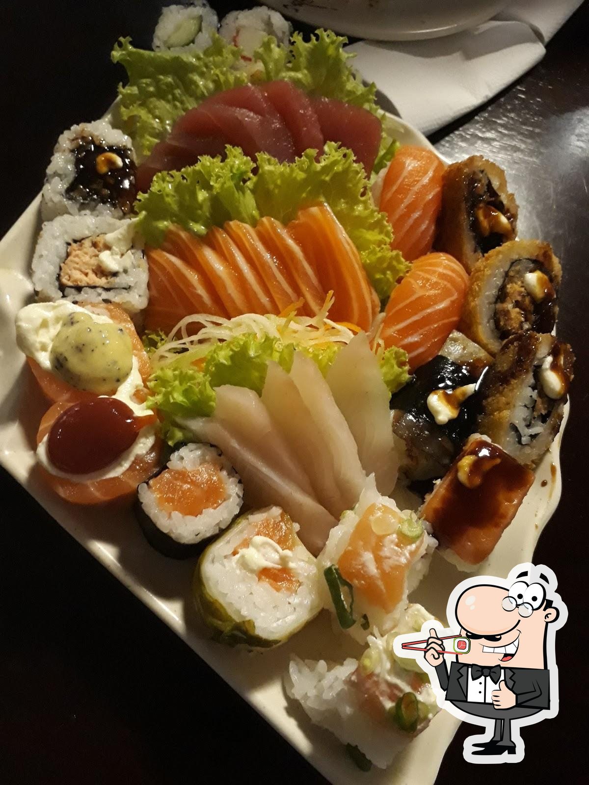 Sushi é um famoso cozinha originário do Japão.