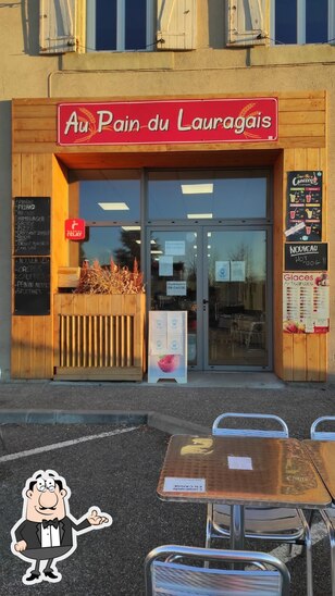 Installez-vous à l'une des tables de Au Pain du Lauragais.