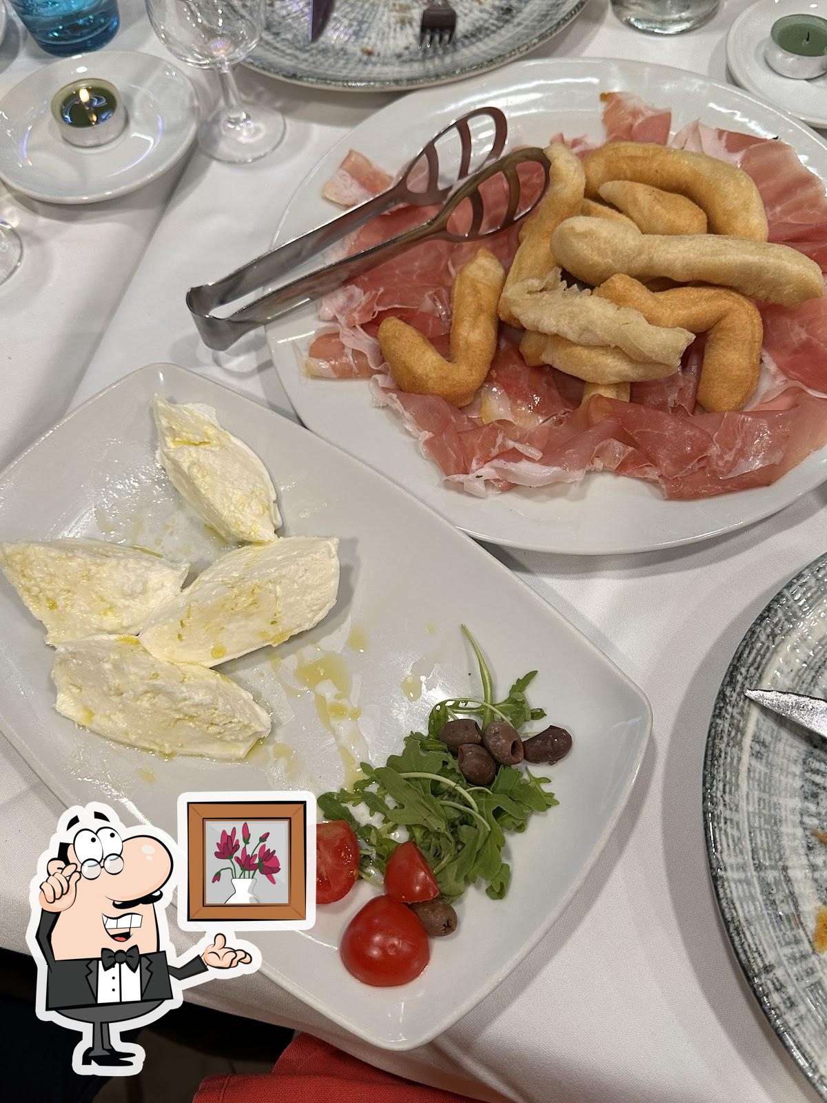 Siediti a un tavolo di Silvestro.