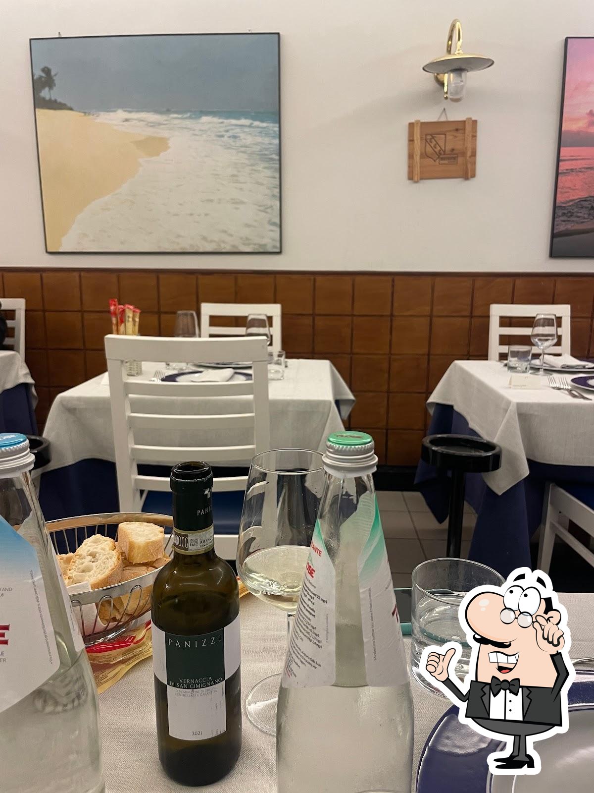 Siediti a un tavolo di Trattoria Da Cicero.