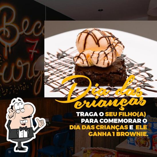 Veja imagens do interior do Becco 7 Burguer.