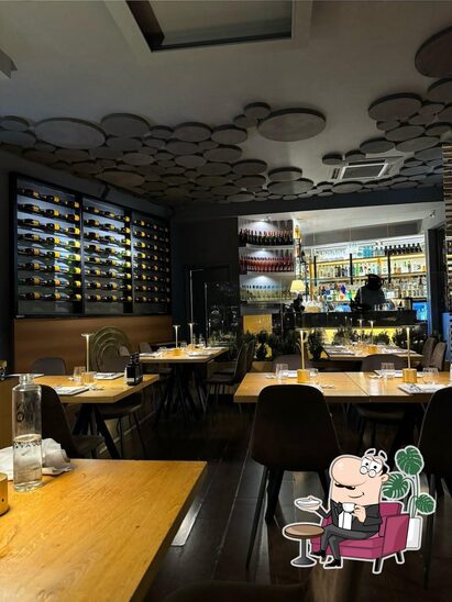 Dai un'occhiata agli interni di ANTO concept restaurant.