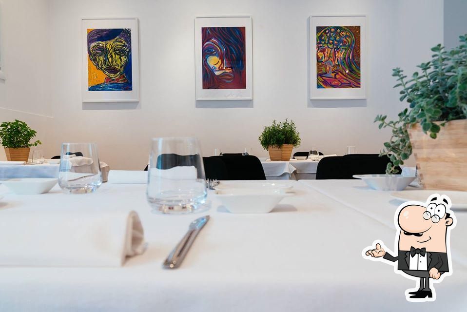 Dai un'occhiata agli interni di sagré ristorante.