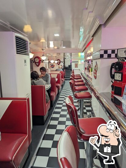 Découvrez l'intérieur de American Dream Diner.