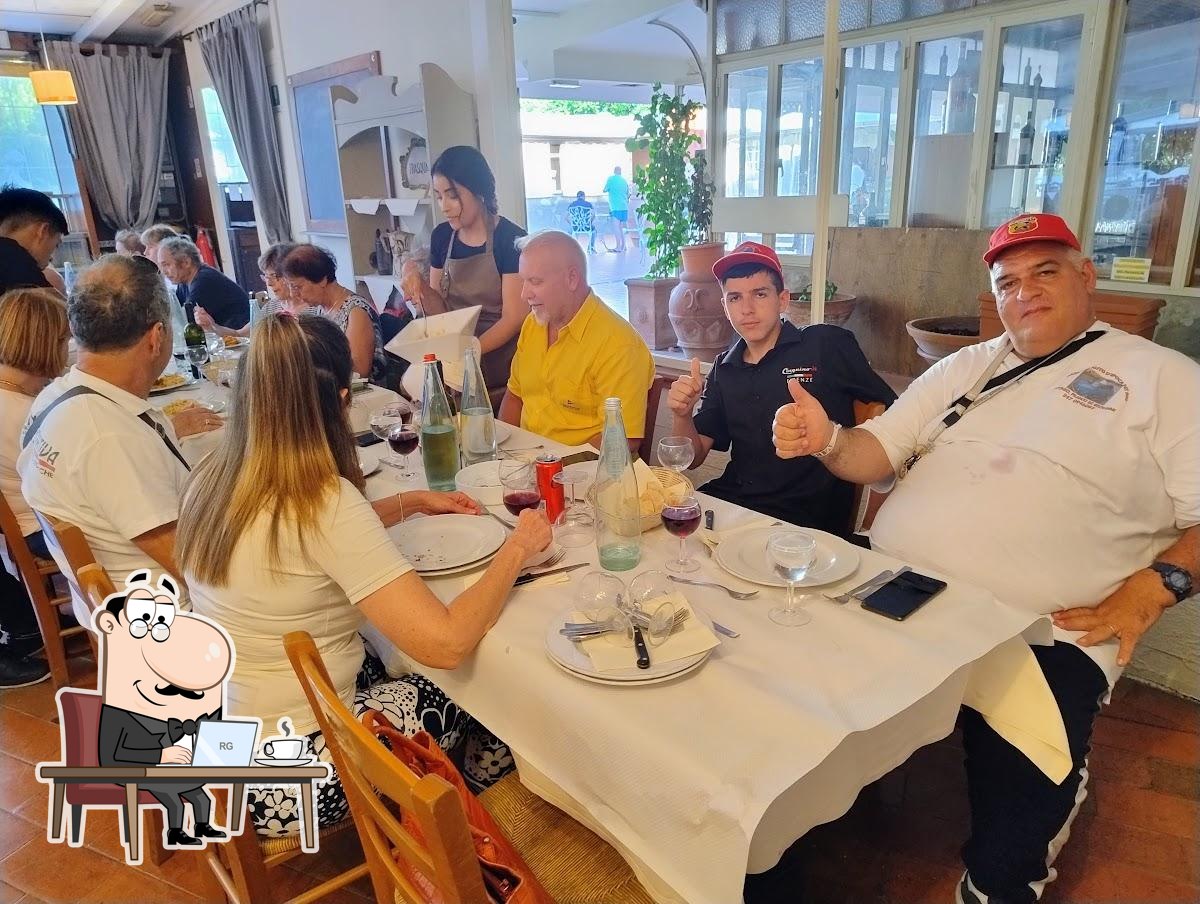 Siediti a un tavolo di Antico Ristorante La Certosa.