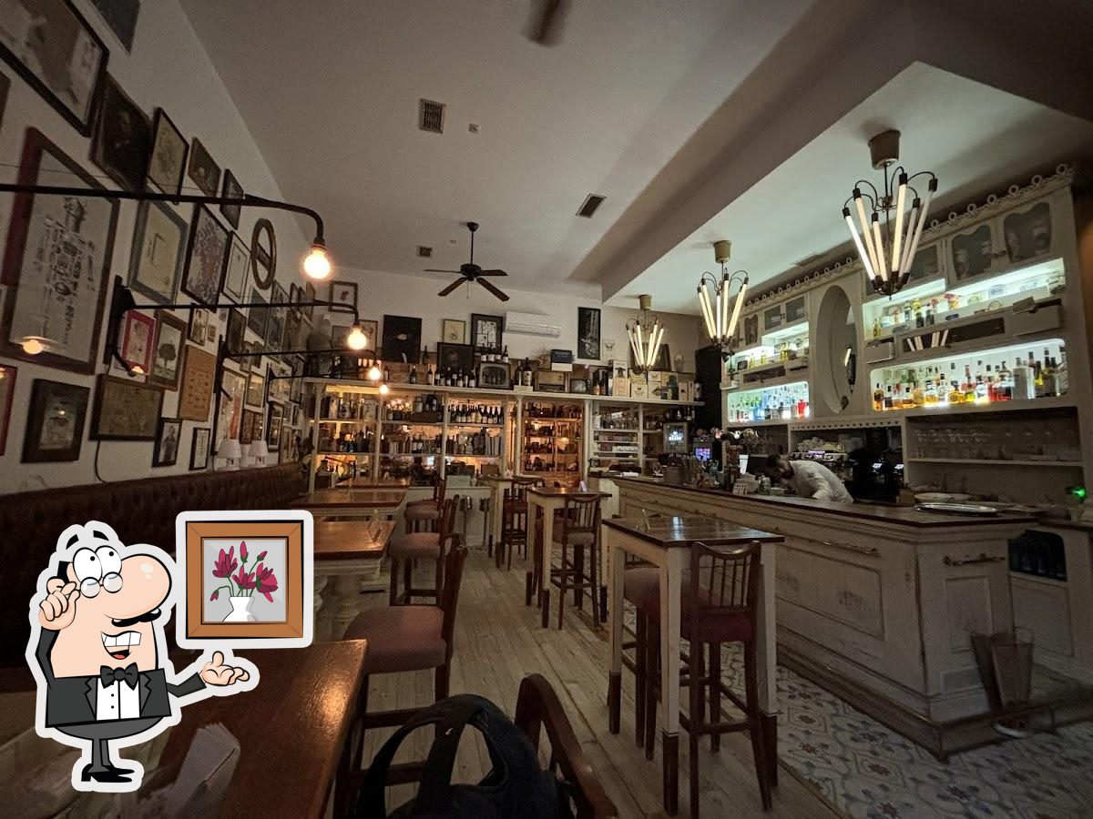 El interior de La Trastienda Del Cuatro.