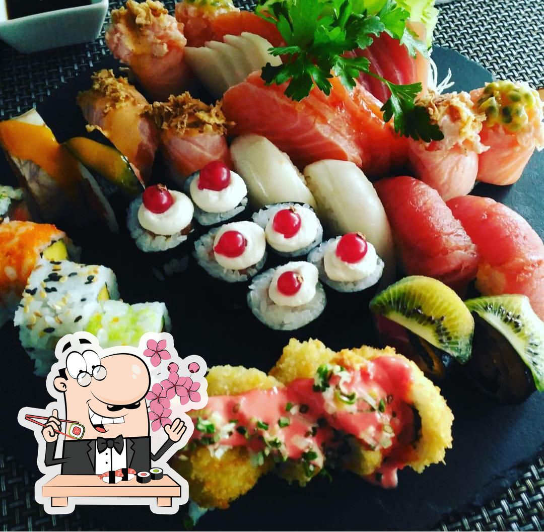 Sushi é um popular item de comida originário do Japão.