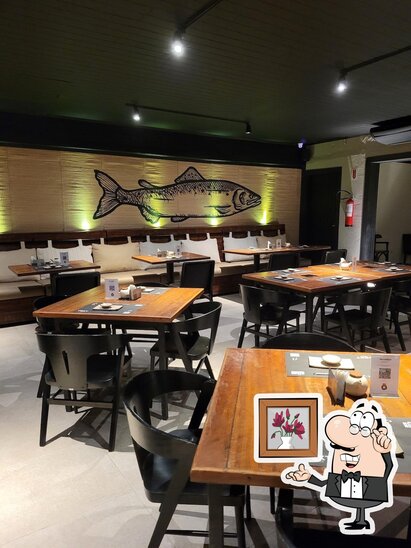 Veja imagens do interior do Hōsu Sushi.