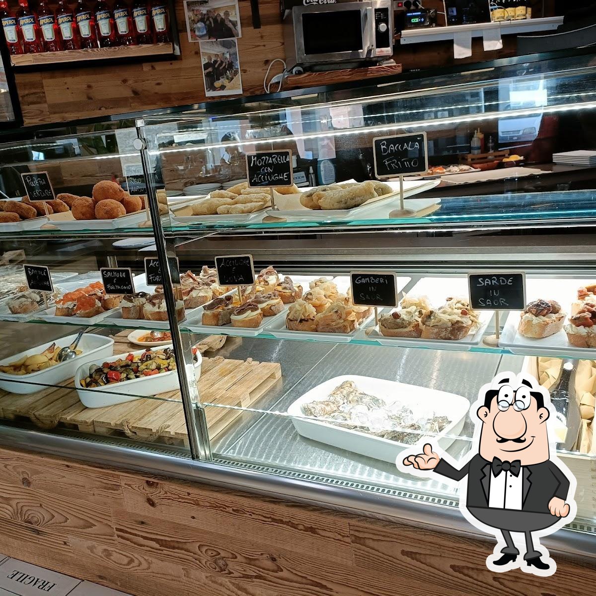Gli interni di Frascoli Bacaro / Cicchetteria Veneziana a Padova.