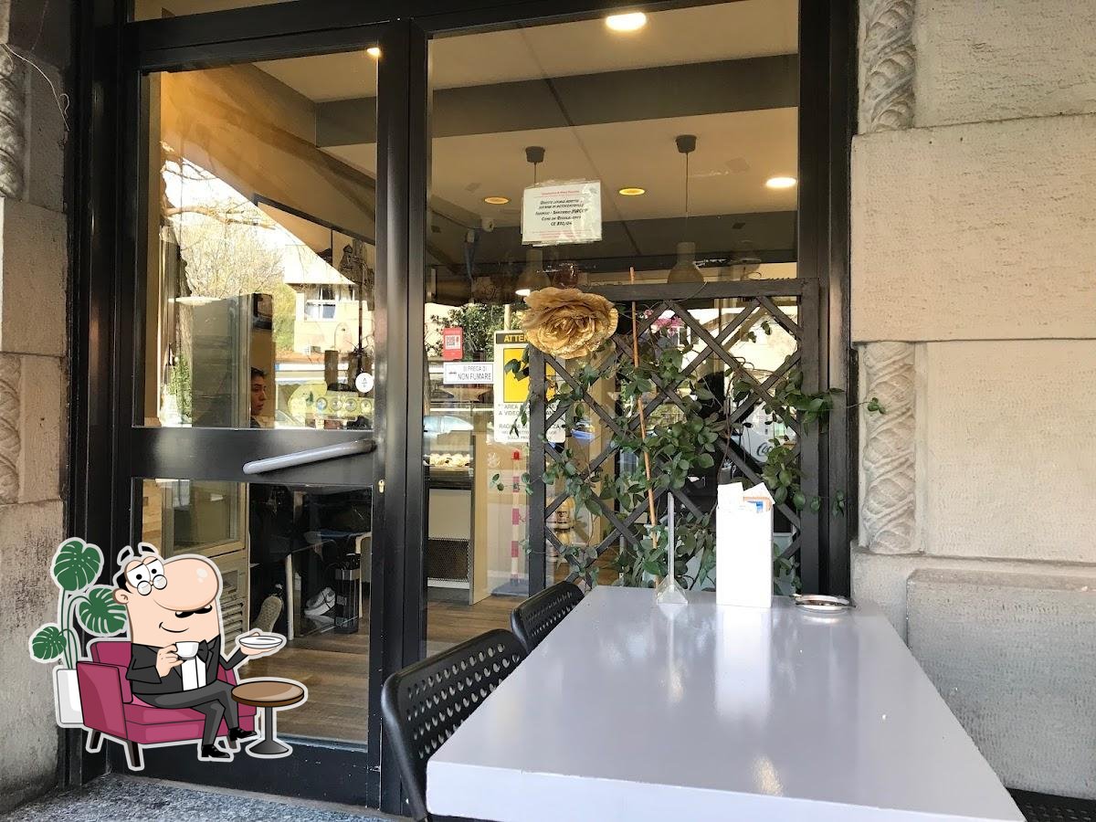 Siediti a un tavolo di Bar Pasticceria siciliana Milano - Antica Sicilia.