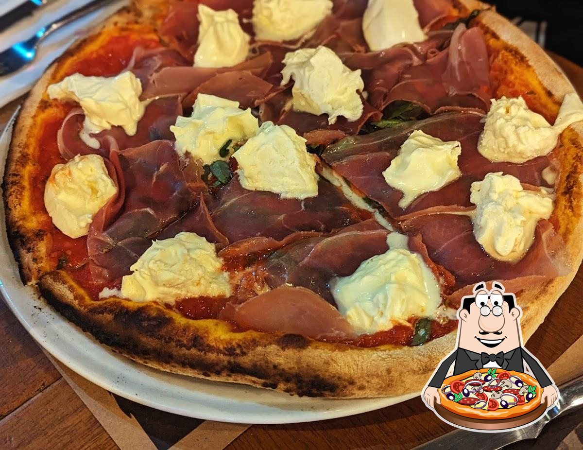 No Domenica Pizzaria Artesanal, você pode conseguir pizza.