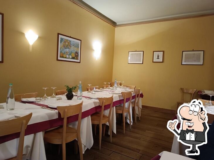 Siediti a un tavolo di Ristorante Clemente.