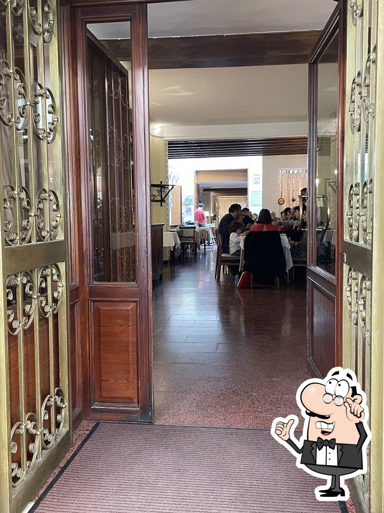 Dai un'occhiata agli interni di Ristorante Isola di Caprera.