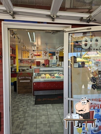 L'intérieur de Cantine La Fringale c'est Tropical.