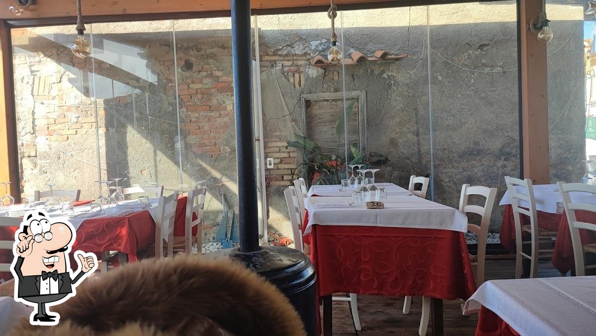 Dai un'occhiata agli interni di Il Ristorante Dar Palla.
