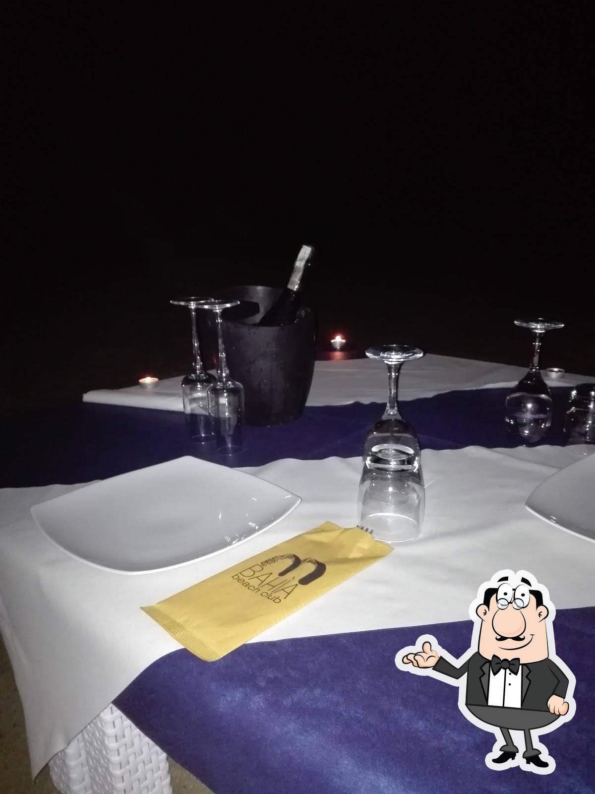 Gli interni di Bahìa beach club.