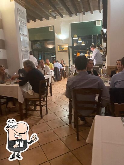 Gli interni di Antica Trattoria Salutati.