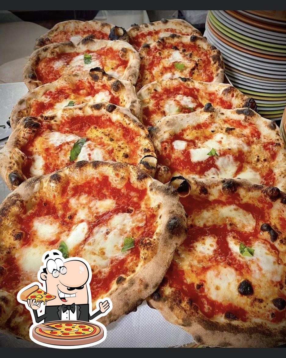 A Napul'è Pizzeria, puoi assaggiare una bella pizza.