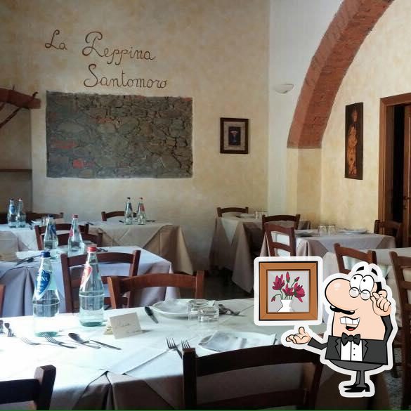 Siediti a un tavolo di Ristorante La Peppina.