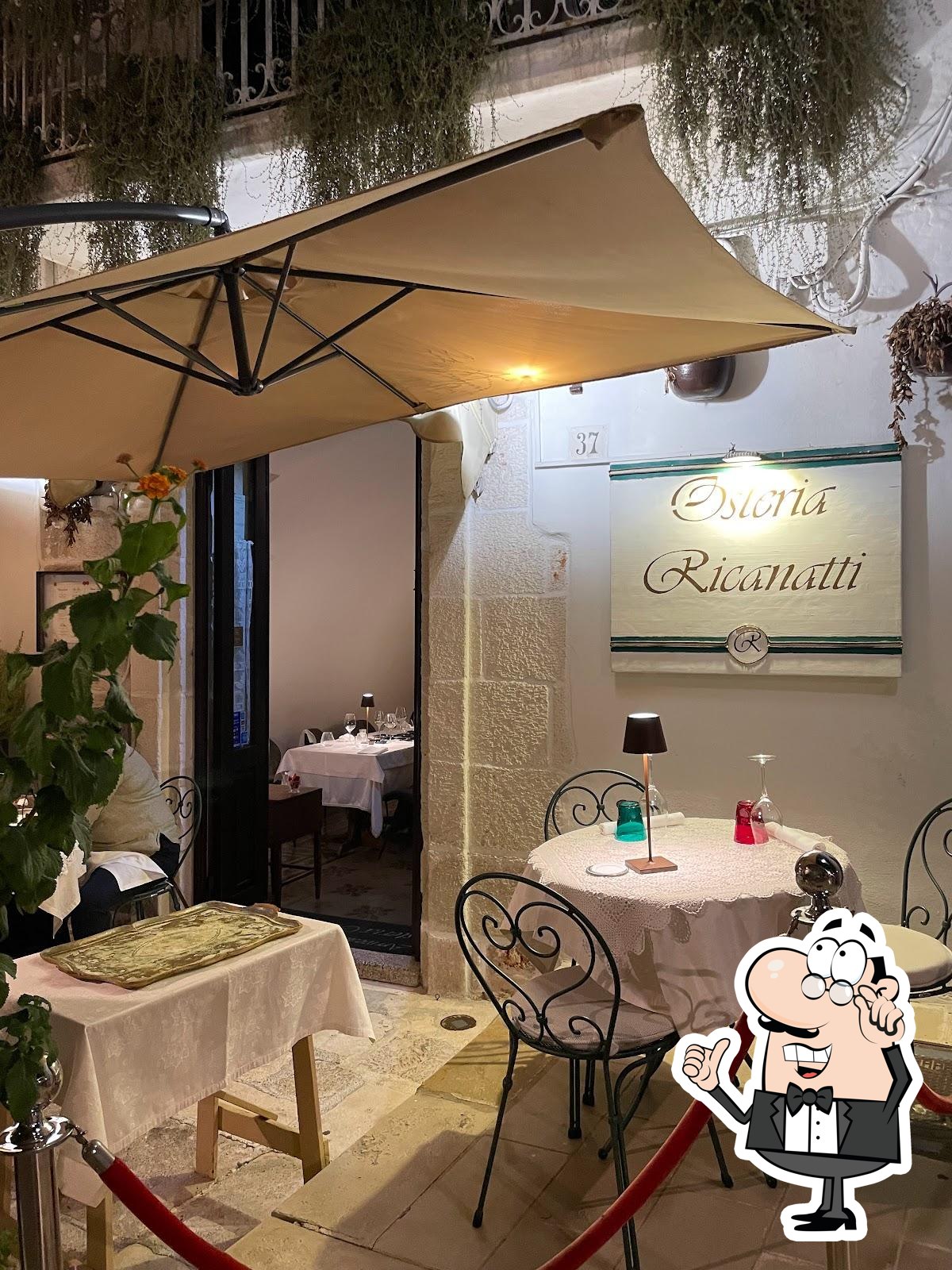 Dai un'occhiata agli interni di Osteria Ricanatti.