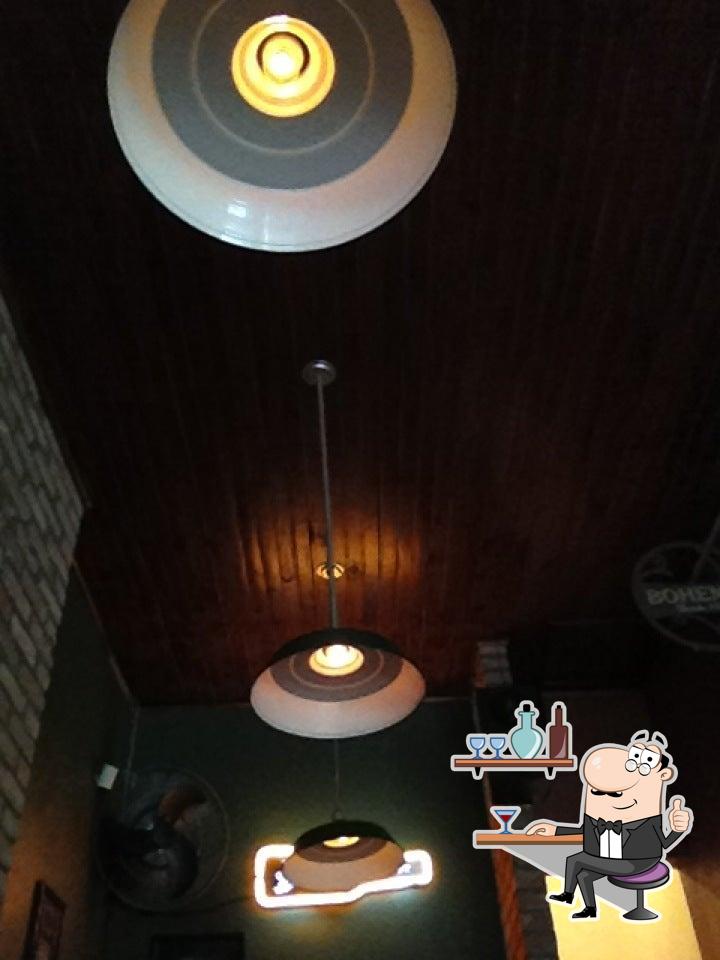 O interior do São Patrício Bar.