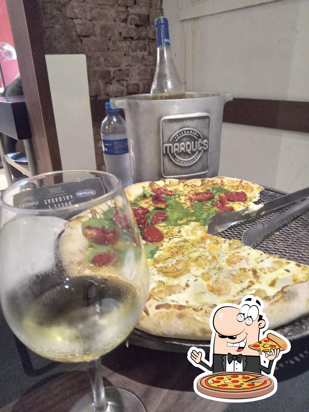 No Marquês Pizzaria, você pode provar pizza.