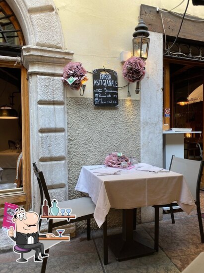 Siediti a un tavolo di Ristorante Antica Trattoria Due Mori.