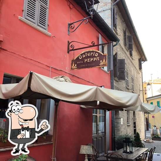 Siediti a un tavolo di Osteria dalla Peppa.