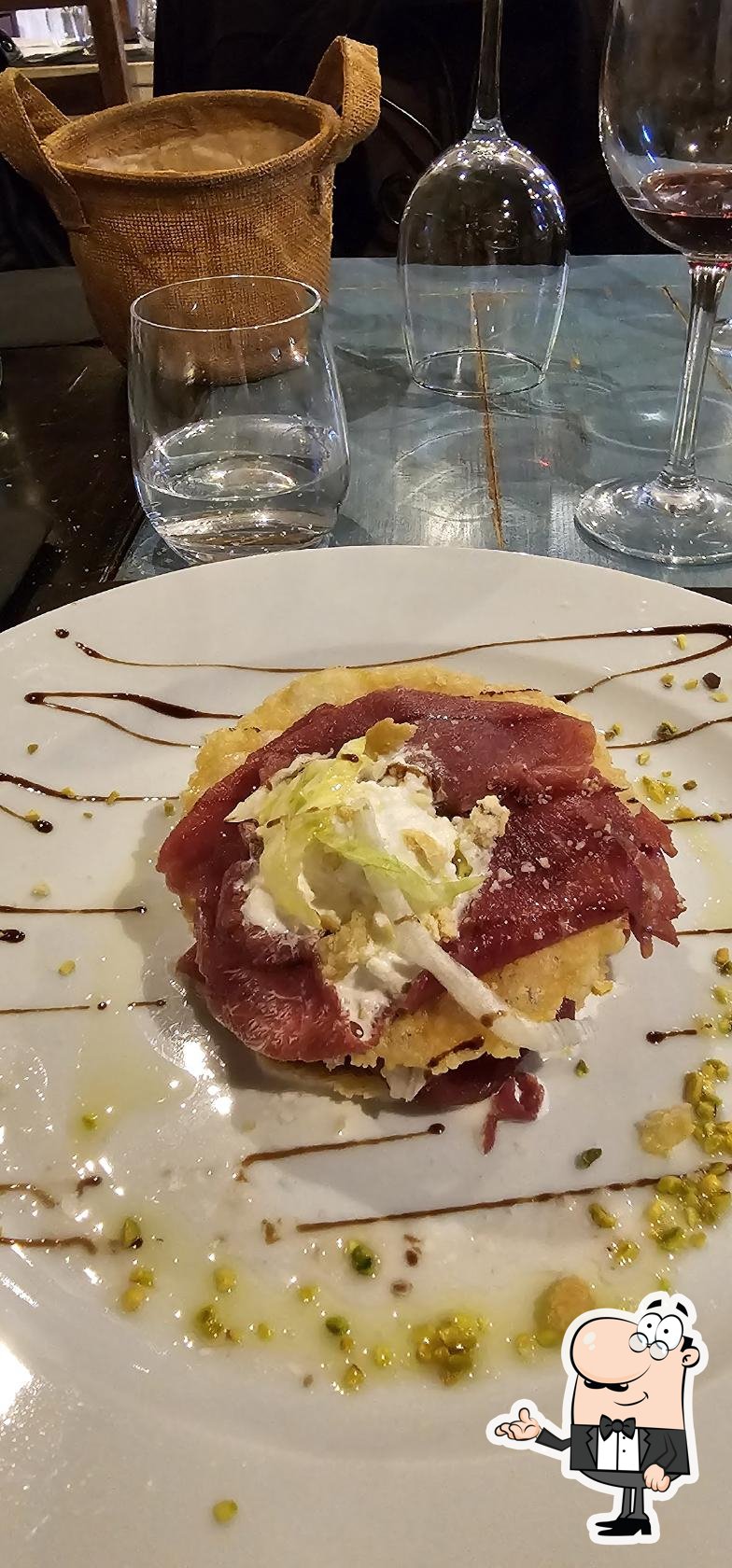 Dai un'occhiata agli interni di Osteria del Donca.