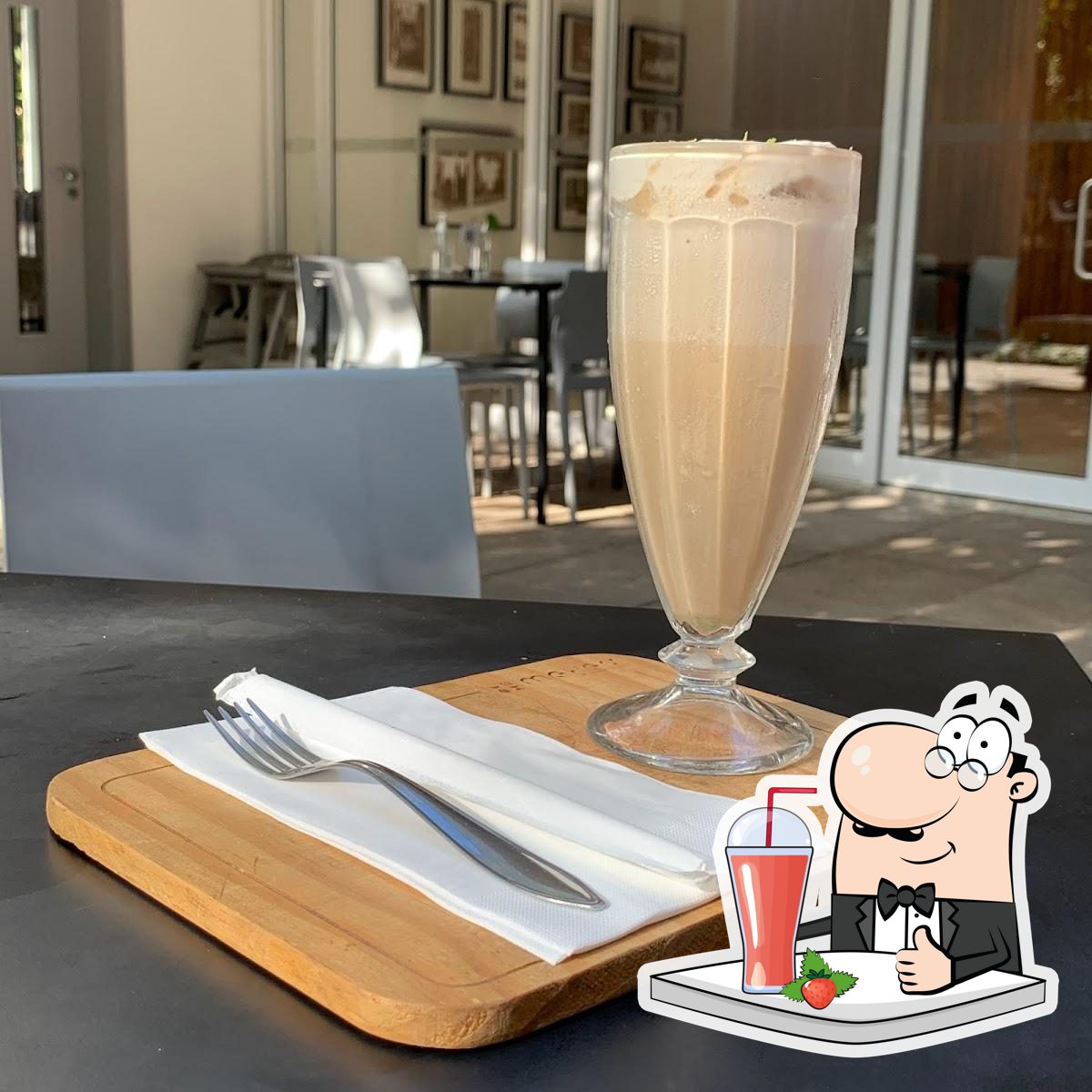 Desfrute de um drinque no Metiers Café.