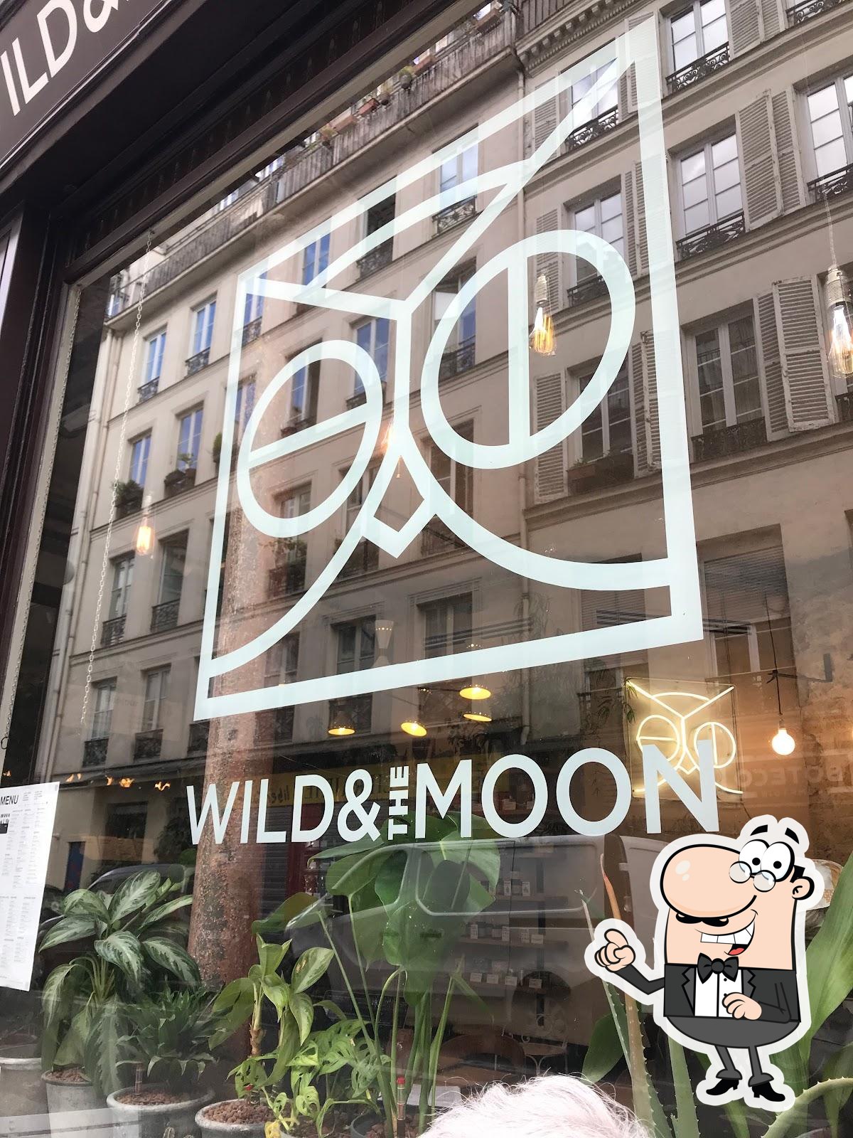 Profitez de la vue extérieure de Wild & The Moon - Amelot - Restaurant vegan à Paris.