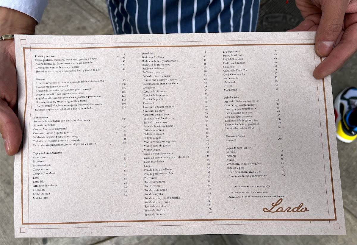 Menu at Lardo cafeteria, Mexico City