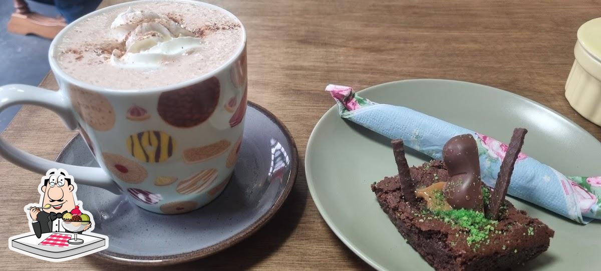 Flo's Coffee Shop in Halesowen Restaurant reviews