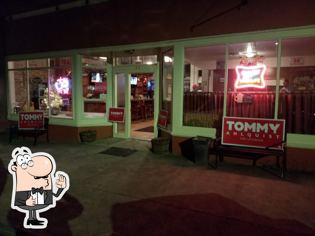 Hall's Corner Bar in Genesee Restaurant reviews