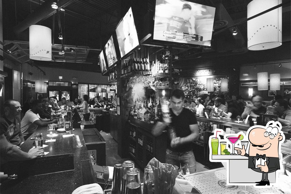 Bar Louie in Royal Oak Restaurant menu and reviews