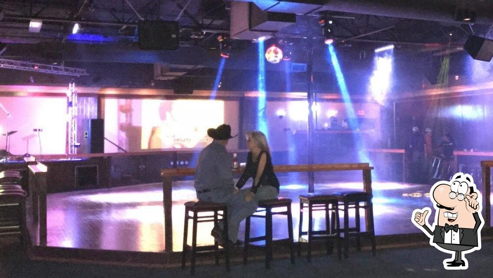 Smiley's Night Club in Waco Restaurant reviews