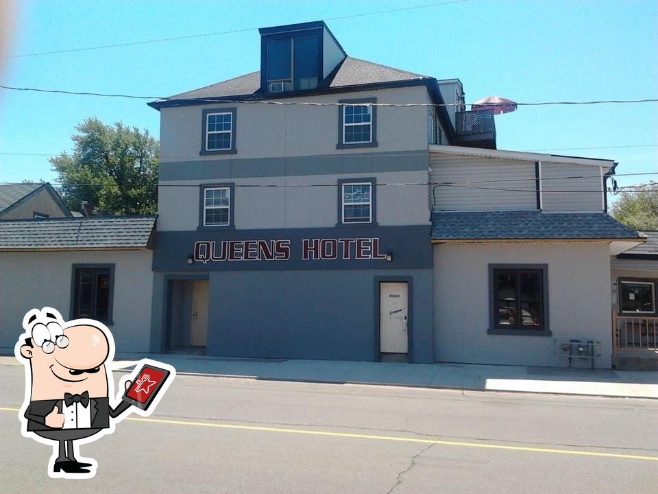 Queens Hotel in Port Colborne Restaurant reviews