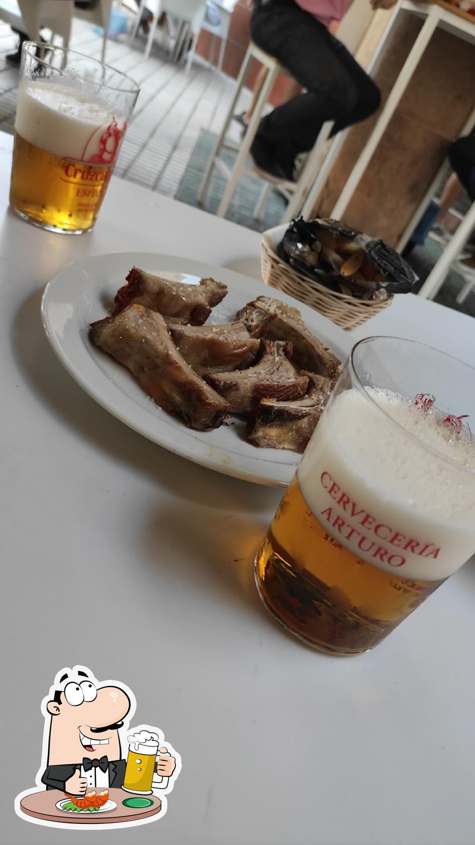 Pub y bar CERVECERÍA ARTURO, Sevilla, C. Séptimo Día - Opiniones del  restaurante