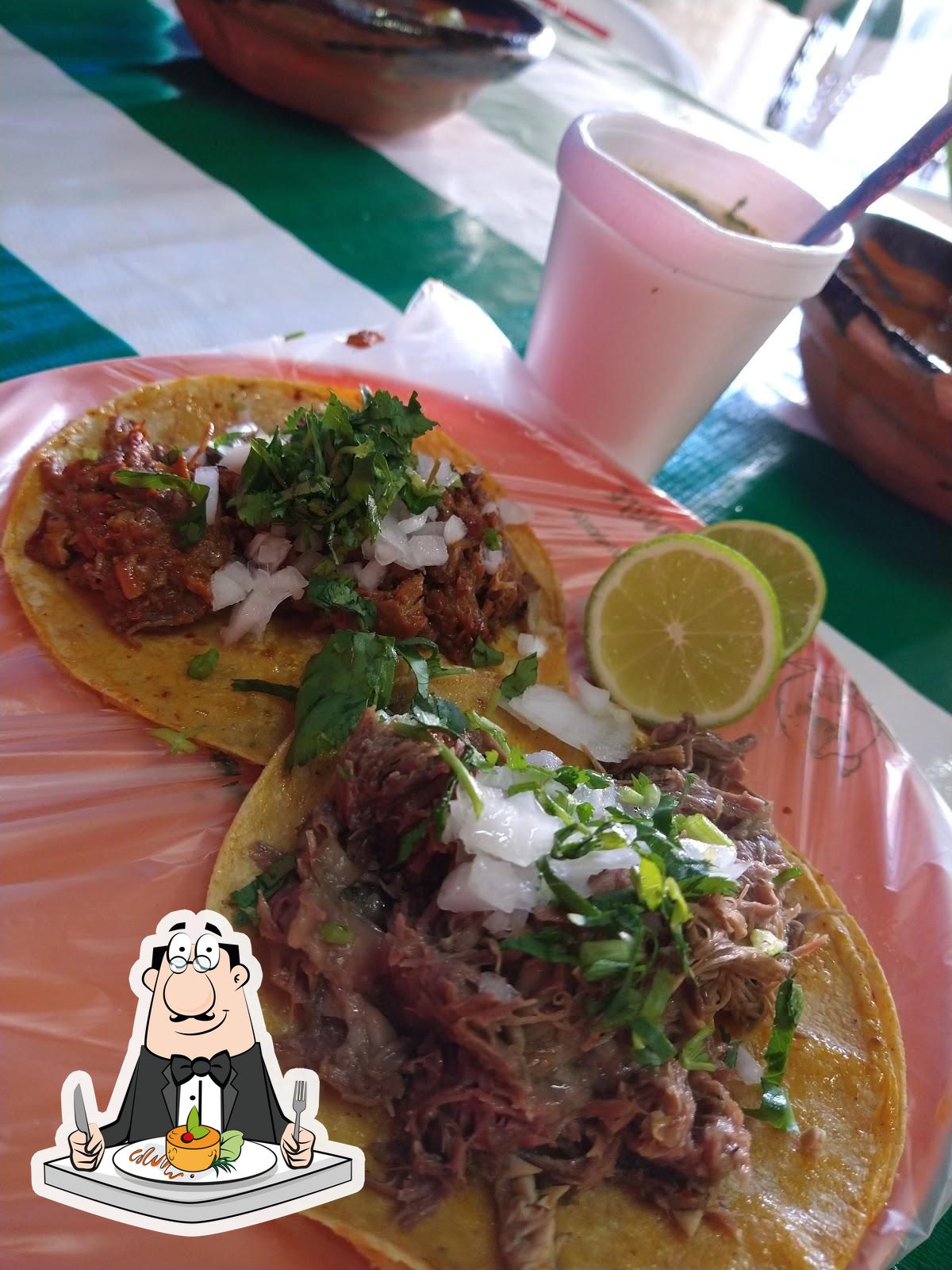 Tacos de birria y cabeza 