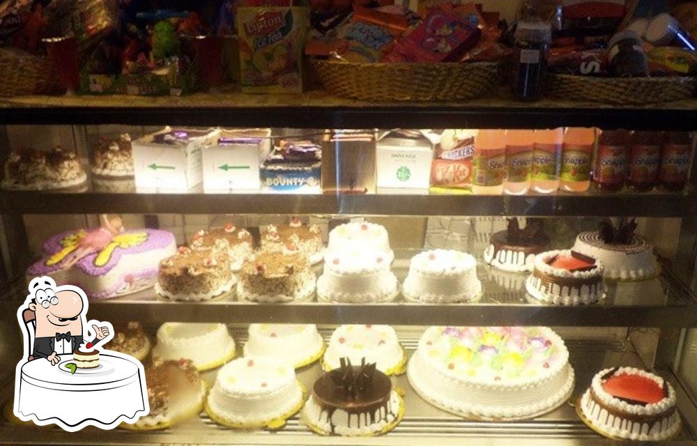 सालों से अपनी Bakery items में मशहूर The Cake Shopee - YouTube