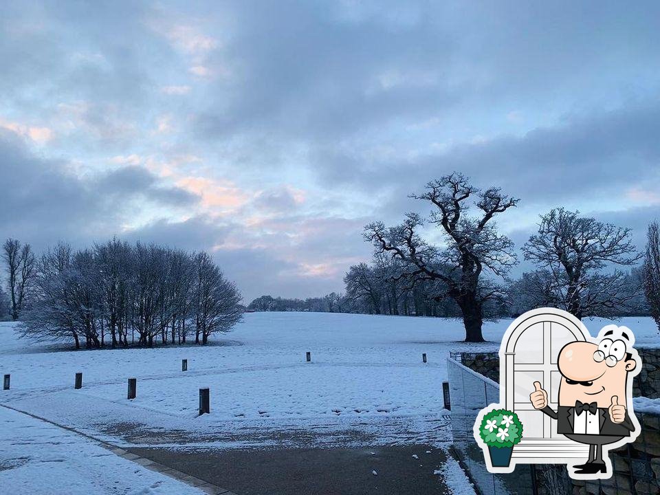 Cassiobury Park Hub & Daisy’s In The Park in Watford Restaurant reviews